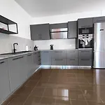 Downtown Luxury Apartment *